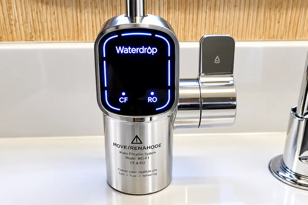 Waterdrop faucet shows filter status on led display
